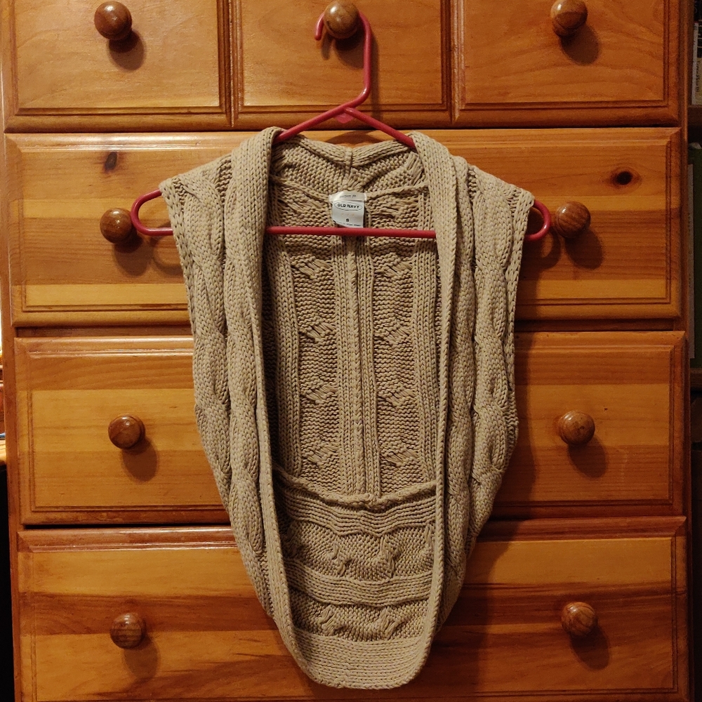 Old Navy sleeveless cable knit shrug, size small